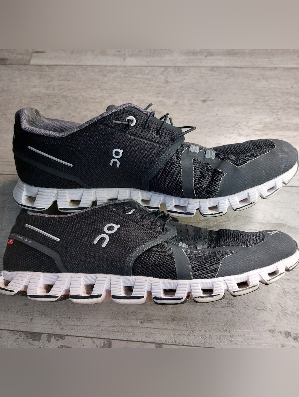 On Cloud Running Men's Black/White Athletic Shoes